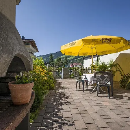 Haus Tiefenbacher ホームステイ *