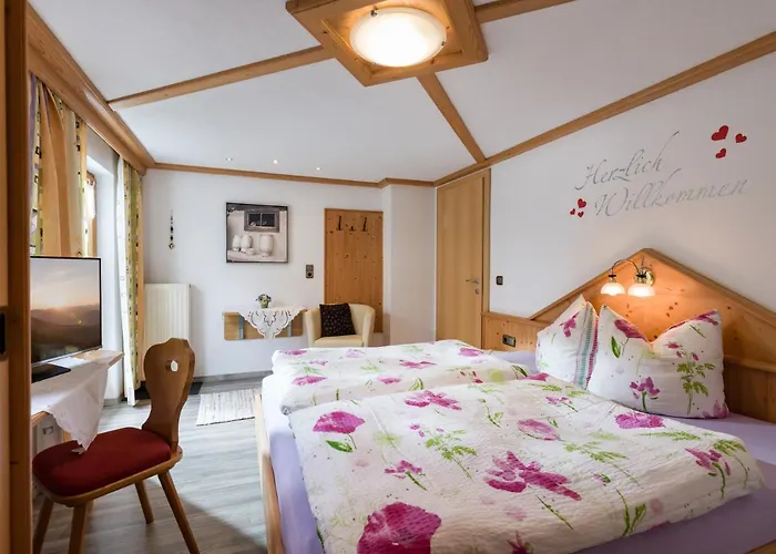 Haus Tiefenbacher ホームステイ *